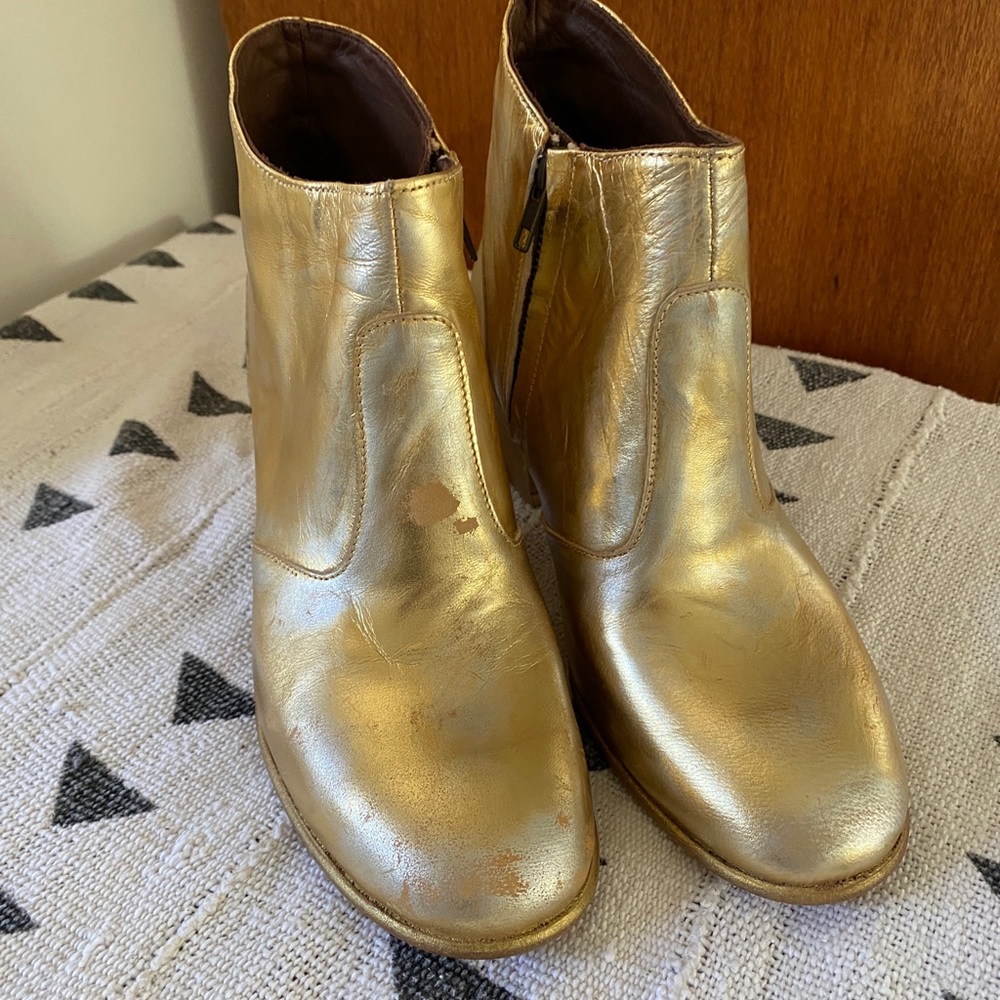 Esquivel Gold Leather boots